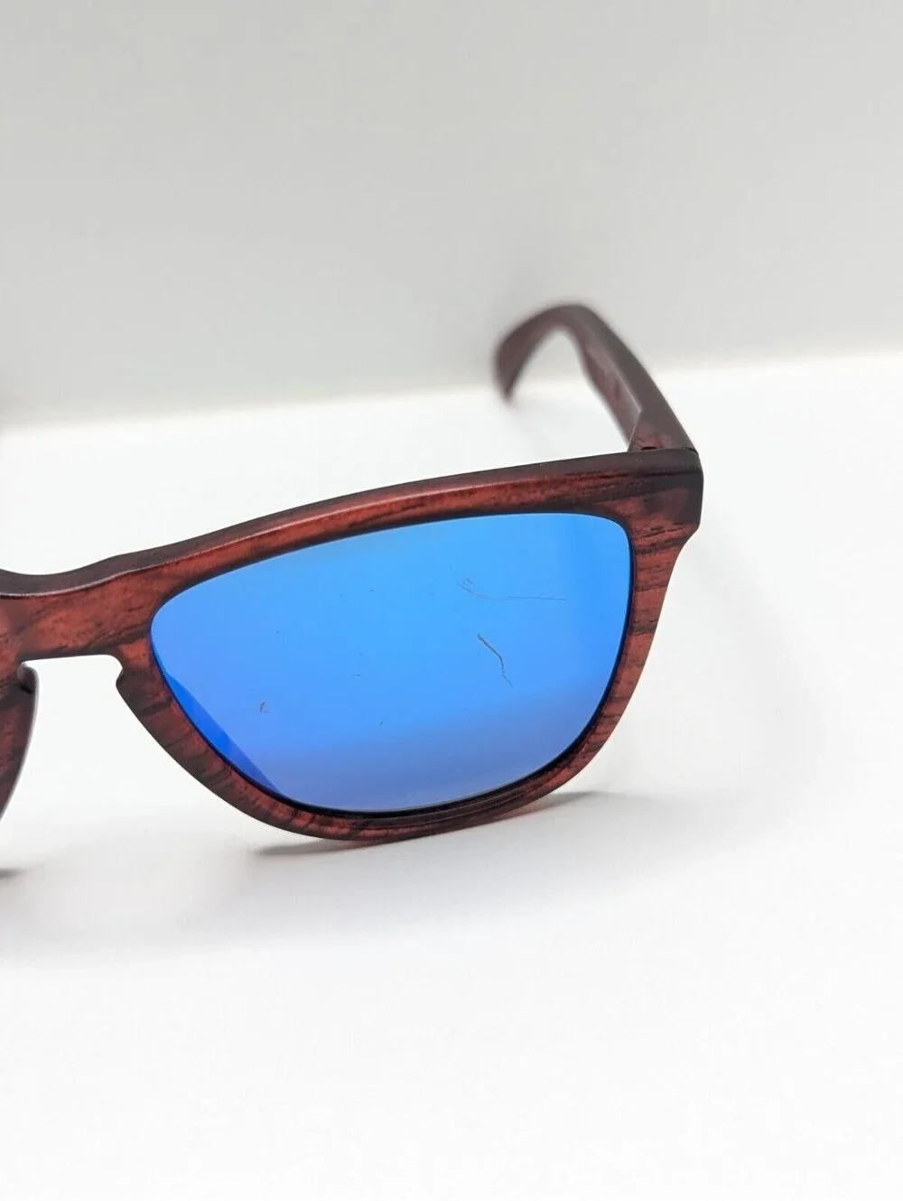 Oakley Frogskins Sunglasses 009013-B755 5517 133 Matte Red Woodgran Frames Sapph